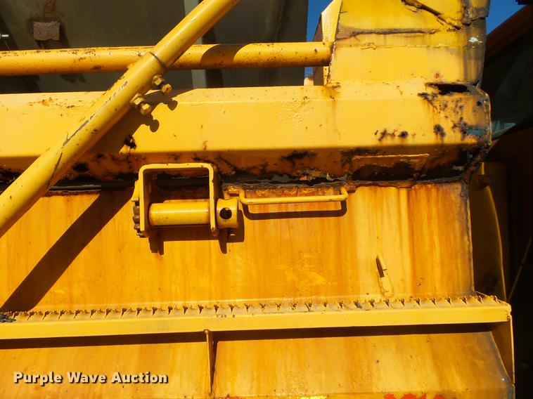 image for item DB7295 2002 International 4900 dump truck