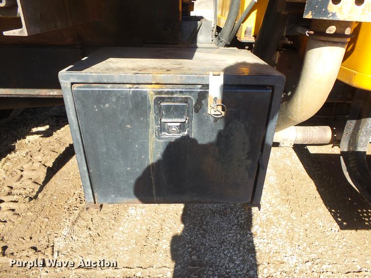 image for item DB7295 2002 International 4900 dump truck