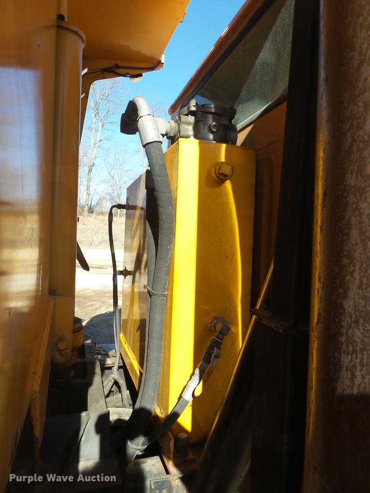 image for item DB7295 2002 International 4900 dump truck