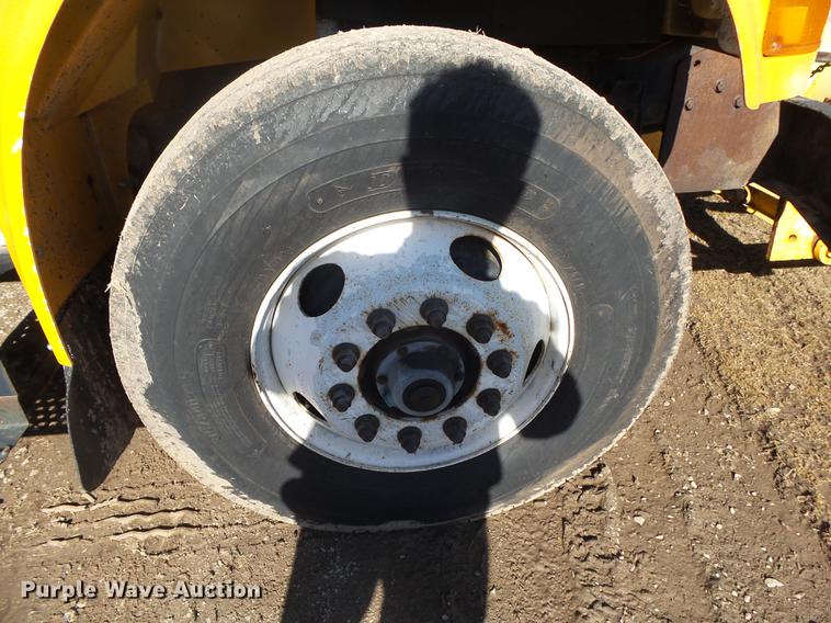 image for item DB7295 2002 International 4900 dump truck