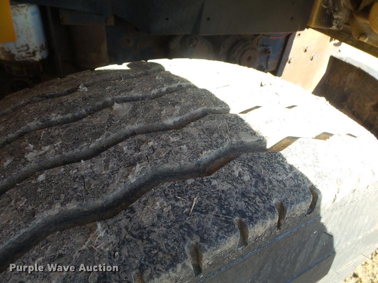 image for item DB7295 2002 International 4900 dump truck