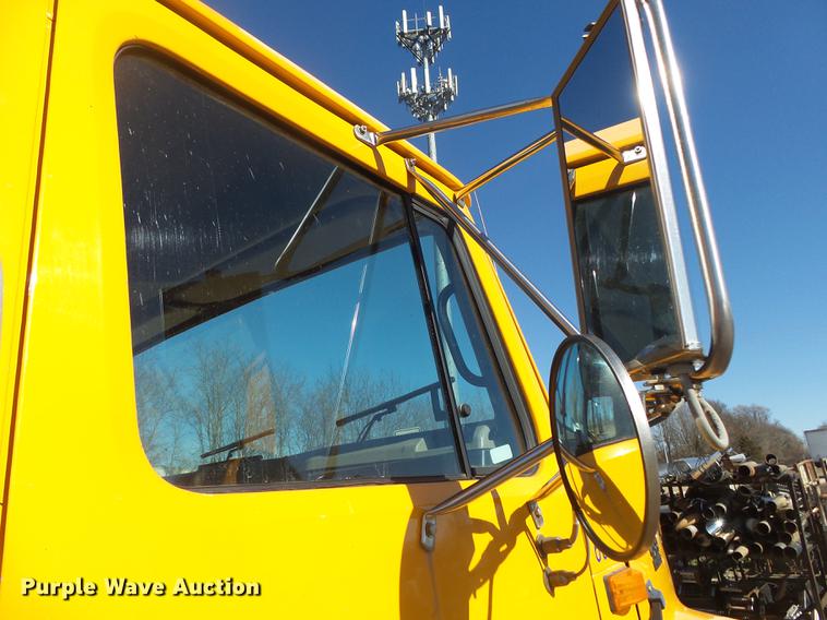 image for item DB7295 2002 International 4900 dump truck