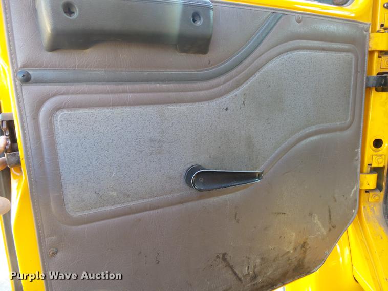 image for item DB7295 2002 International 4900 dump truck