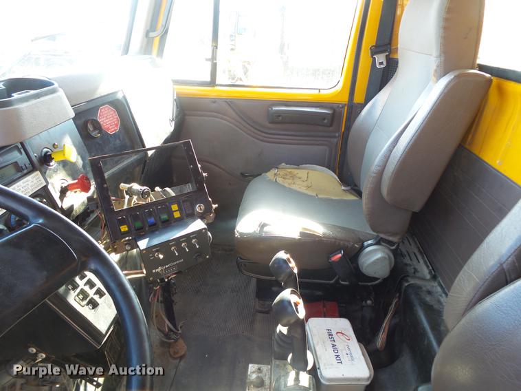 image for item DB7295 2002 International 4900 dump truck