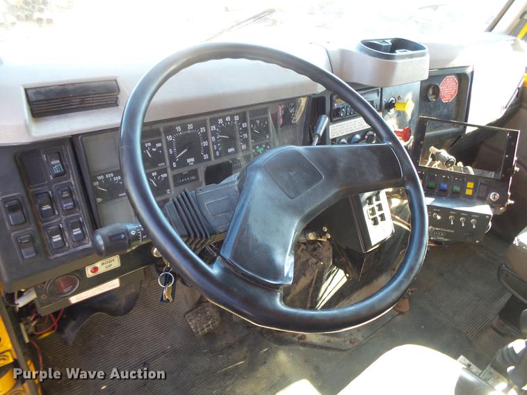 image for item DB7295 2002 International 4900 dump truck