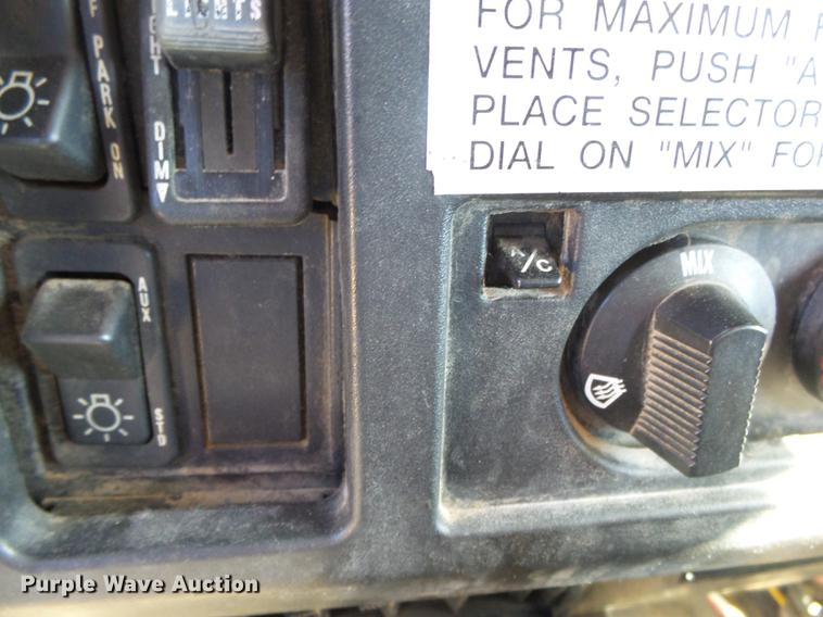 image for item DB7295 2002 International 4900 dump truck