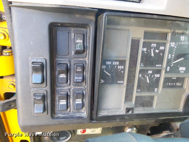 image for item DB7295 2002 International 4900 dump truck