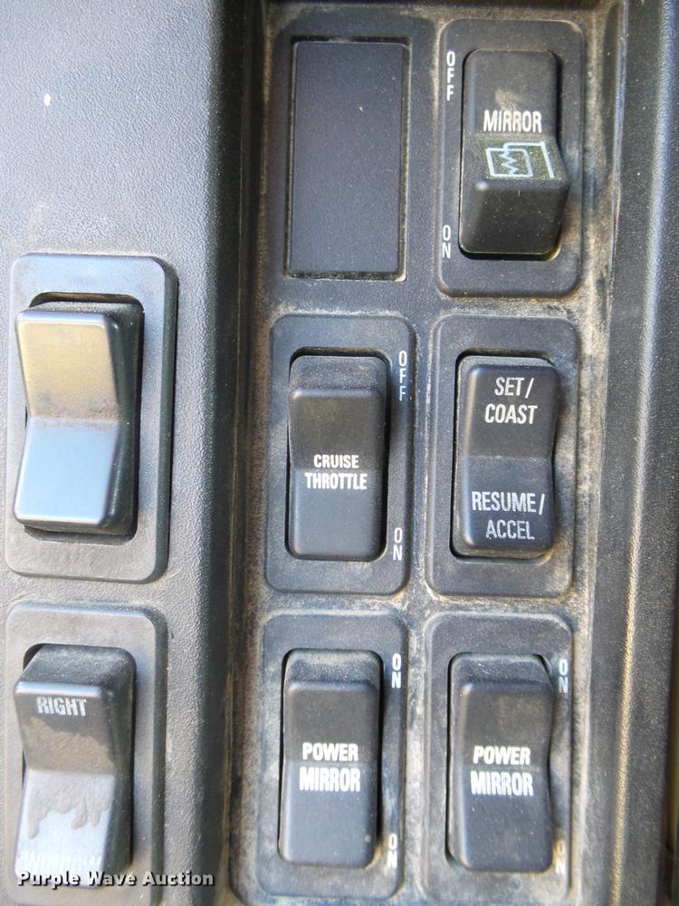 image for item DB7295 2002 International 4900 dump truck