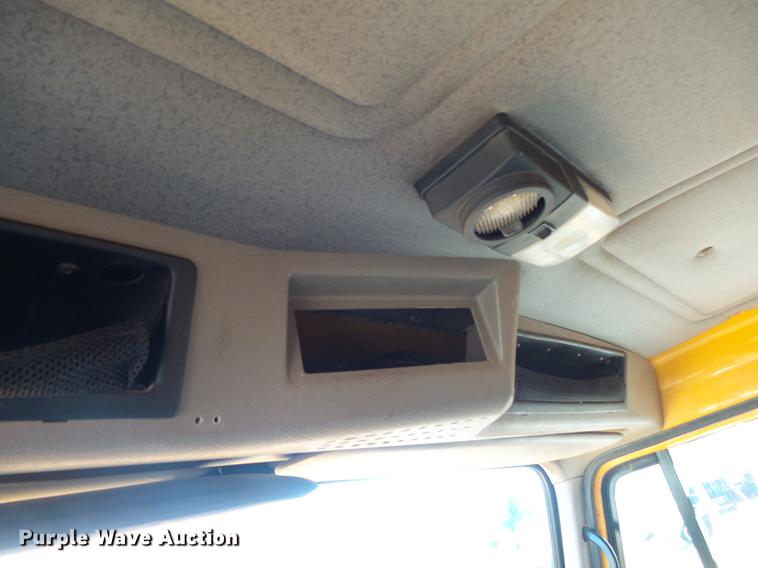 image for item DB7295 2002 International 4900 dump truck