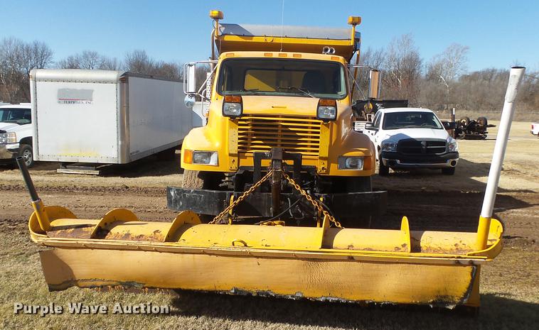 image for item DB7299 2001 International 4900 dump truck