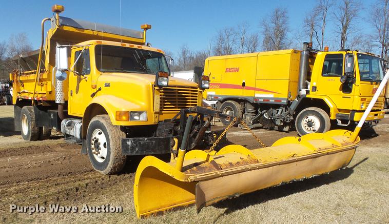 image for item DB7299 2001 International 4900 dump truck