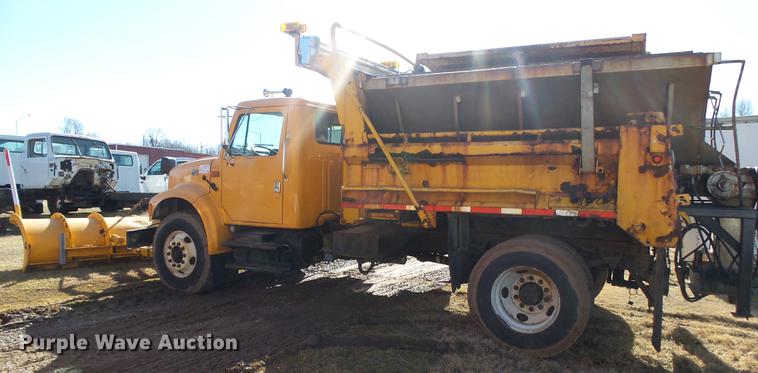 image for item DB7299 2001 International 4900 dump truck