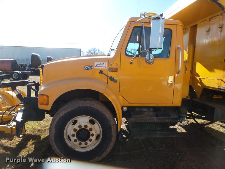image for item DB7299 2001 International 4900 dump truck