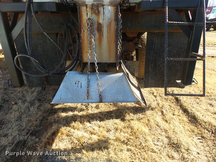 image for item DB7299 2001 International 4900 dump truck