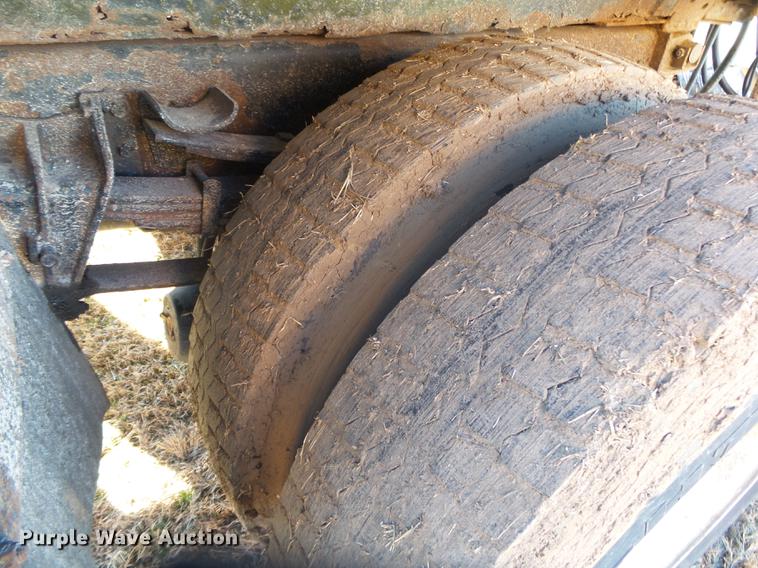 image for item DB7299 2001 International 4900 dump truck