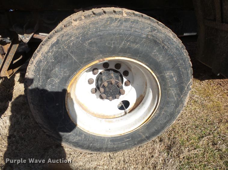 image for item DB7299 2001 International 4900 dump truck