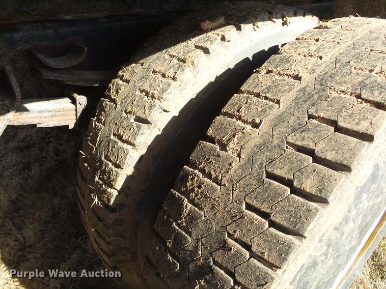 image for item DB7299 2001 International 4900 dump truck