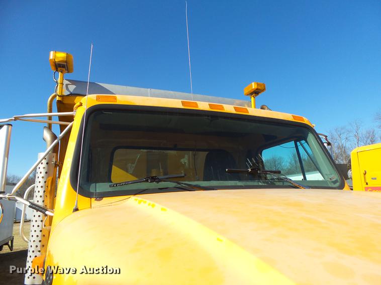 image for item DB7299 2001 International 4900 dump truck