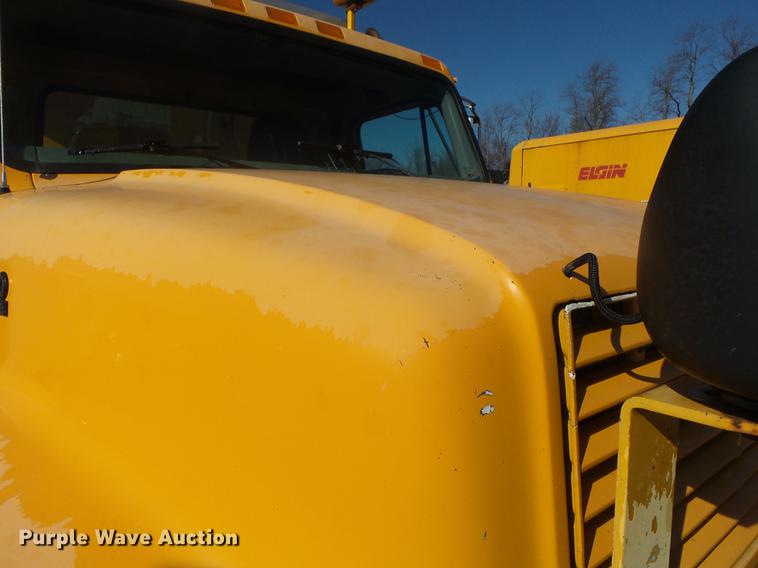 image for item DB7299 2001 International 4900 dump truck