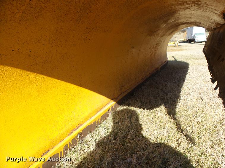 image for item DB7299 2001 International 4900 dump truck