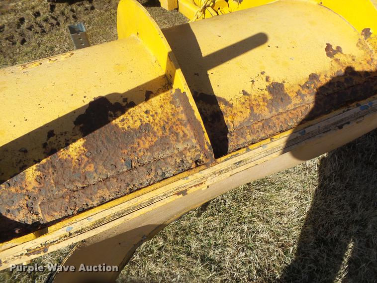 image for item DB7299 2001 International 4900 dump truck