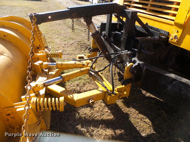 image for item DB7299 2001 International 4900 dump truck