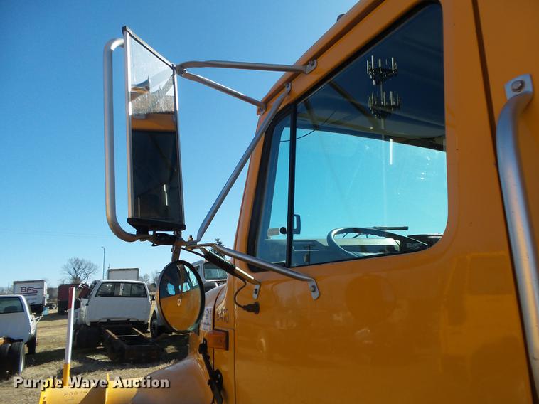 image for item DB7299 2001 International 4900 dump truck