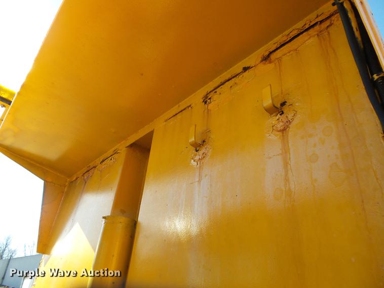 image for item DB7299 2001 International 4900 dump truck