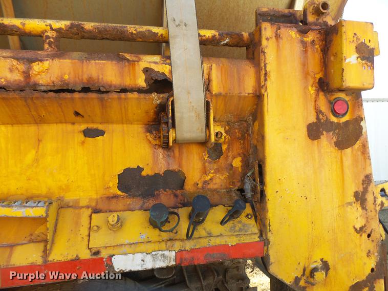 image for item DB7299 2001 International 4900 dump truck