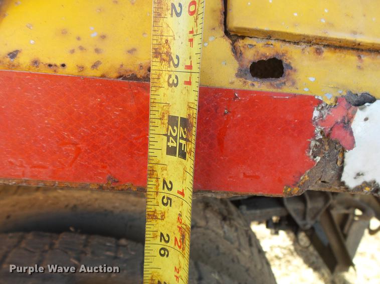 image for item DB7299 2001 International 4900 dump truck