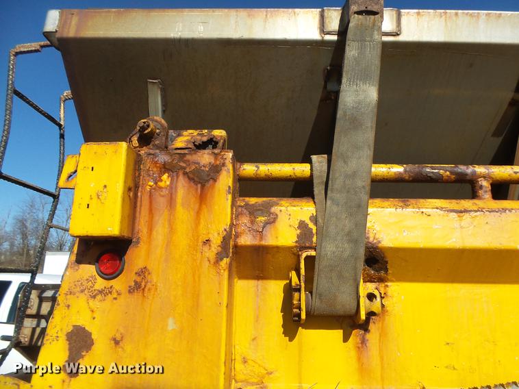 image for item DB7299 2001 International 4900 dump truck