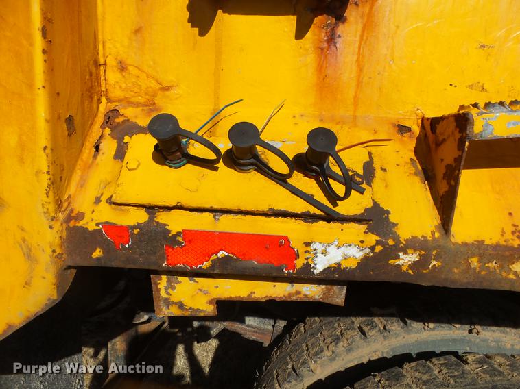 image for item DB7299 2001 International 4900 dump truck