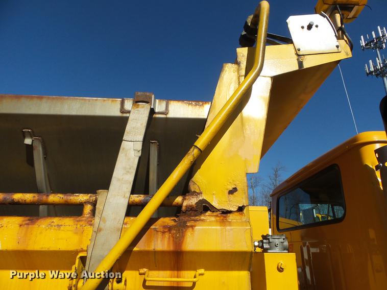 image for item DB7299 2001 International 4900 dump truck