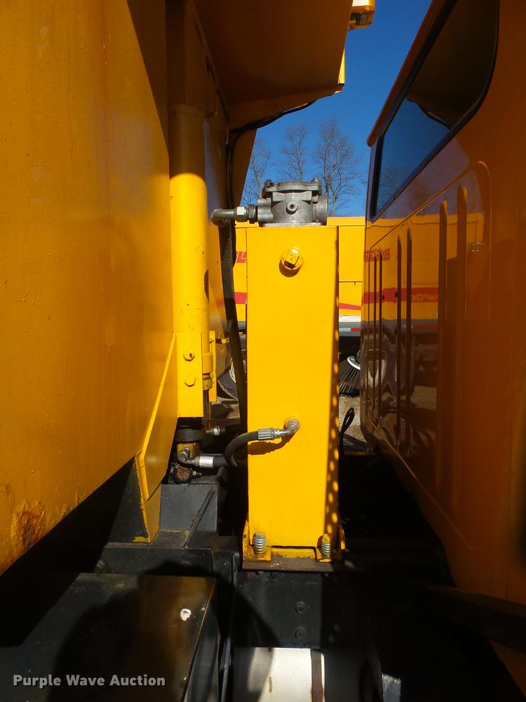 image for item DB7299 2001 International 4900 dump truck