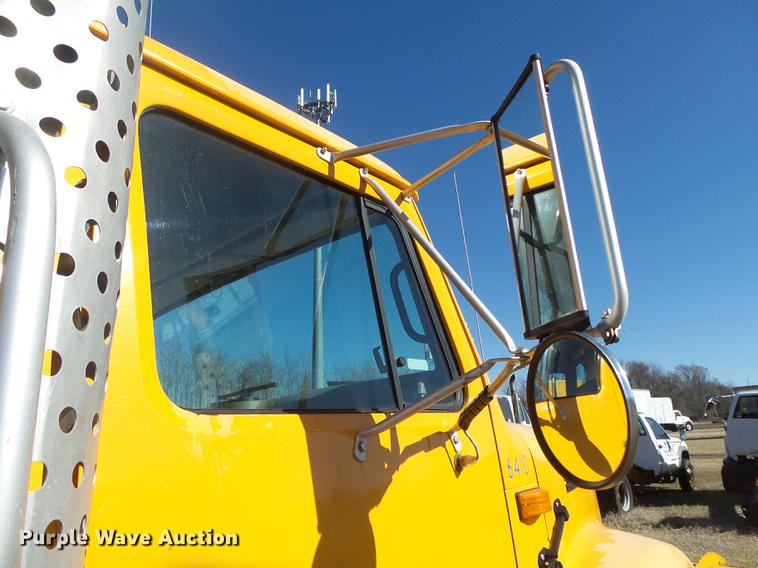 image for item DB7299 2001 International 4900 dump truck