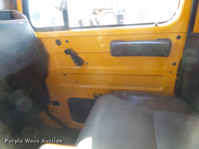 image for item DB7299 2001 International 4900 dump truck