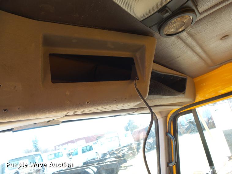 image for item DB7299 2001 International 4900 dump truck