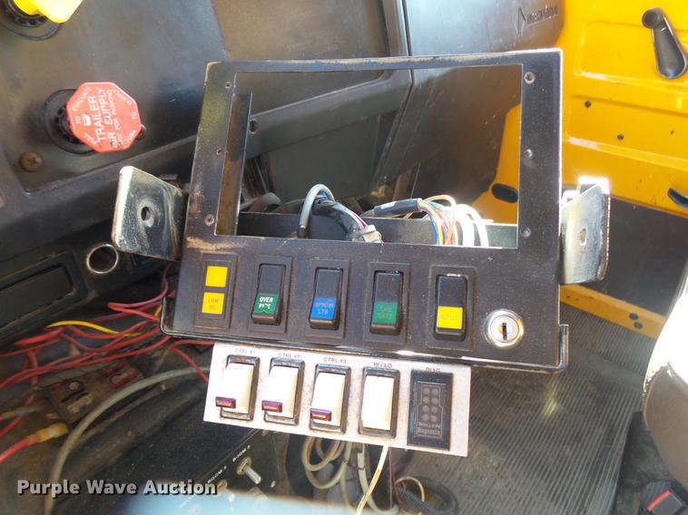 image for item DB7299 2001 International 4900 dump truck