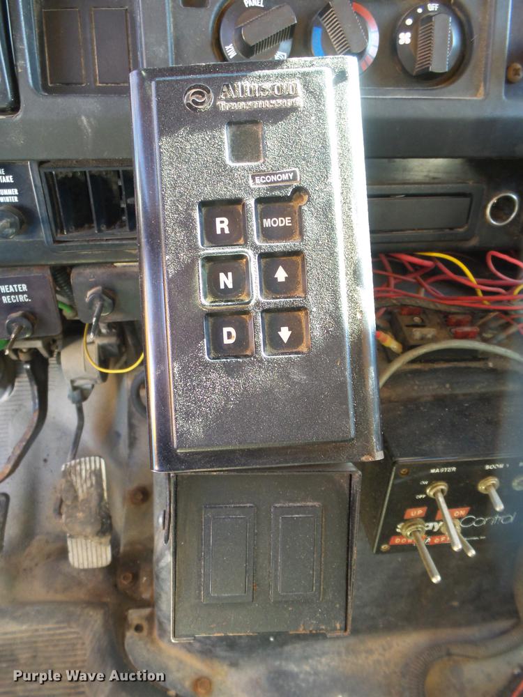 image for item DB7299 2001 International 4900 dump truck