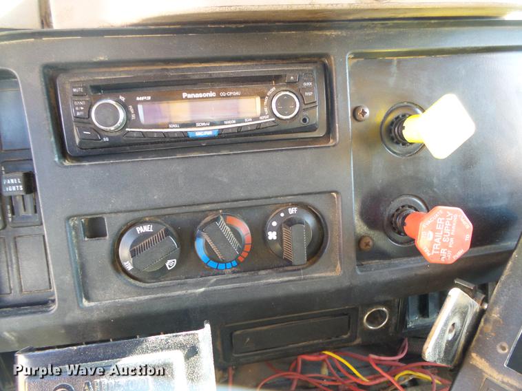 image for item DB7299 2001 International 4900 dump truck