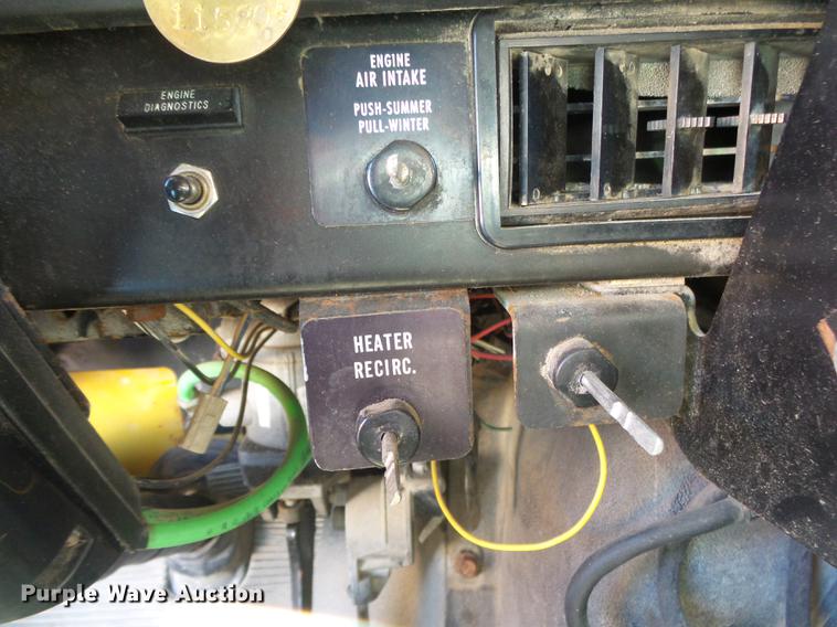 image for item DB7299 2001 International 4900 dump truck