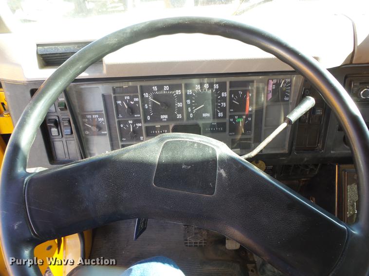 image for item DB7299 2001 International 4900 dump truck