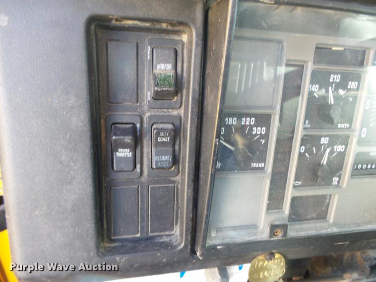 image for item DB7299 2001 International 4900 dump truck