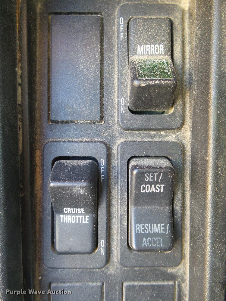 image for item DB7299 2001 International 4900 dump truck