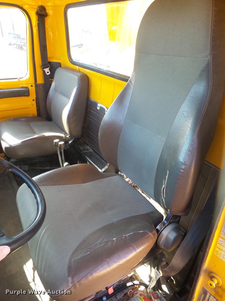 image for item DB7299 2001 International 4900 dump truck