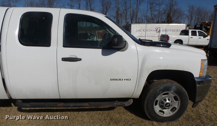 image for item DB7300 2011 Chevrolet Silverado 2500HD Ext. Cab pickup truck