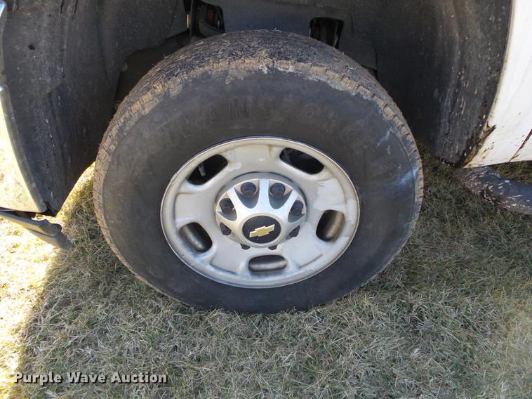 image for item DB7300 2011 Chevrolet Silverado 2500HD Ext. Cab pickup truck