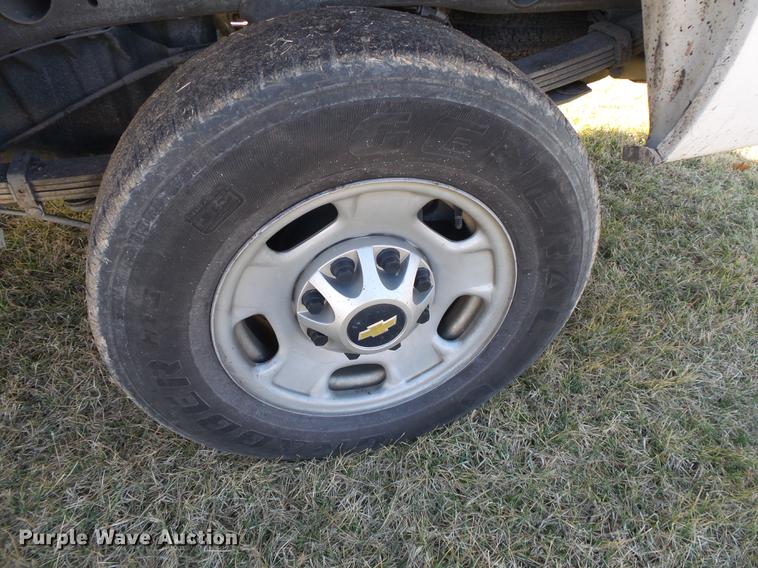 image for item DB7300 2011 Chevrolet Silverado 2500HD Ext. Cab pickup truck