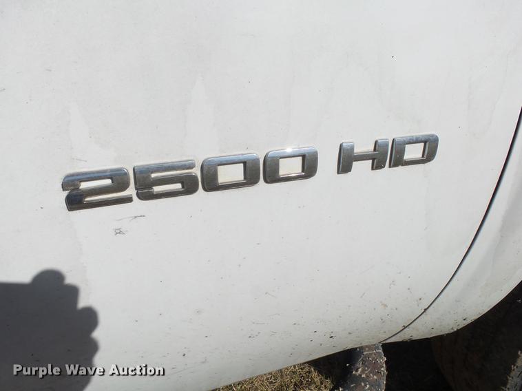 image for item DB7300 2011 Chevrolet Silverado 2500HD Ext. Cab pickup truck