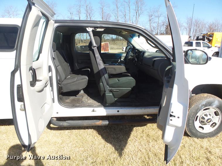 image for item DB7300 2011 Chevrolet Silverado 2500HD Ext. Cab pickup truck